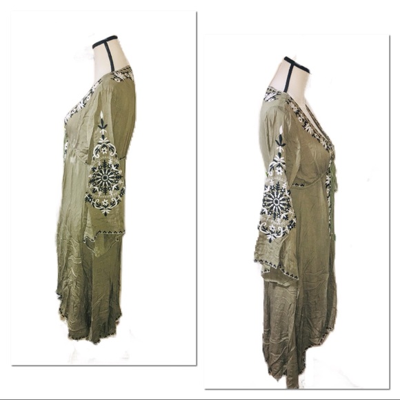 •HOST PICK•SOLD OUT•Boho Floral Embroidered Dress• - Picture 5 of 8